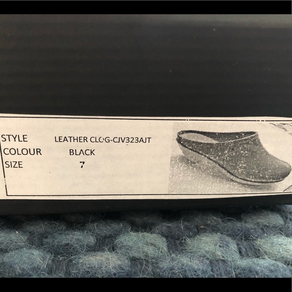 BDG leather clogs, black, size 7 - Picture 3 of 3